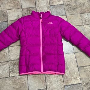 Girls North face, lightweight , jacket size 10-12, pinkish color like new